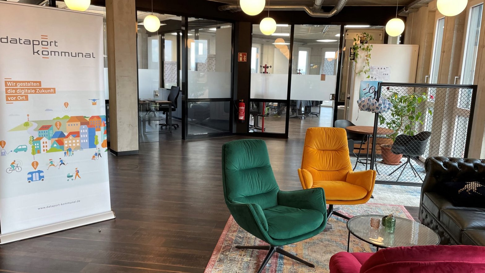 Im Digital Hub Rostock: Mehrere Räume bieten Möglichkeiten für Austausch und Besprechungen. 